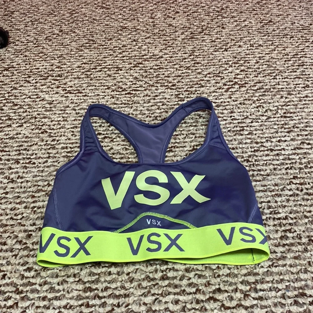 Victoria’s Secret Pink sports bra‎